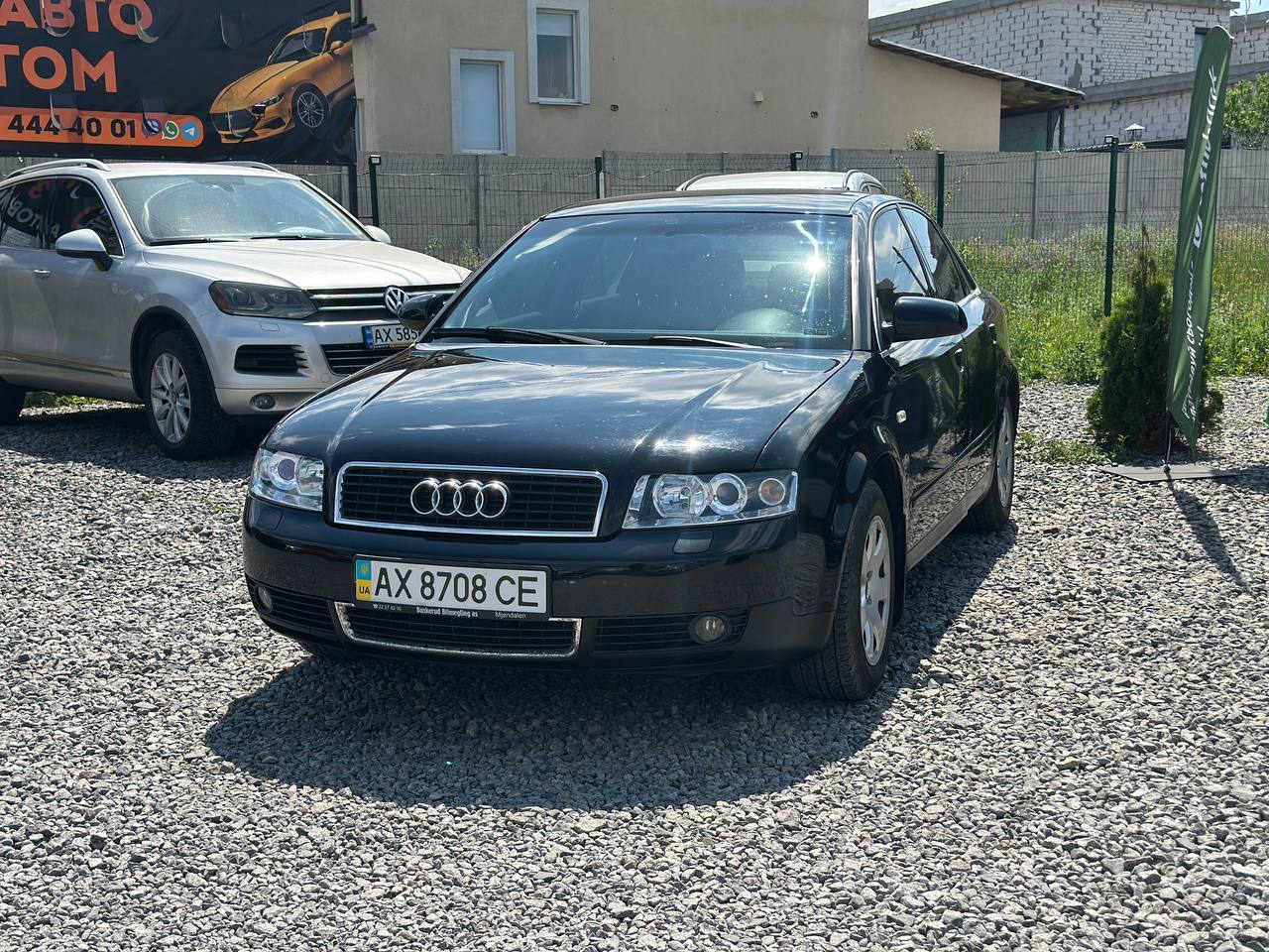 Audi A4 — фото 1