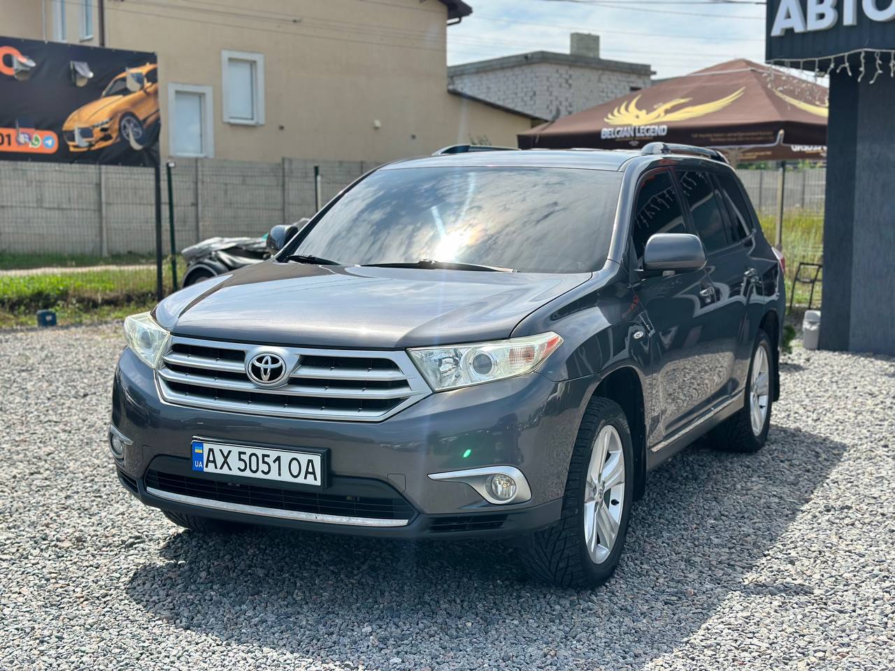 Toyota Highlander — фото 1