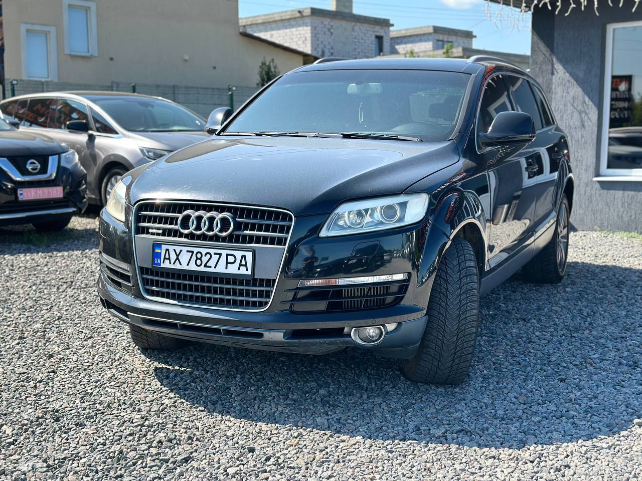 Audi Q7 — фото 1