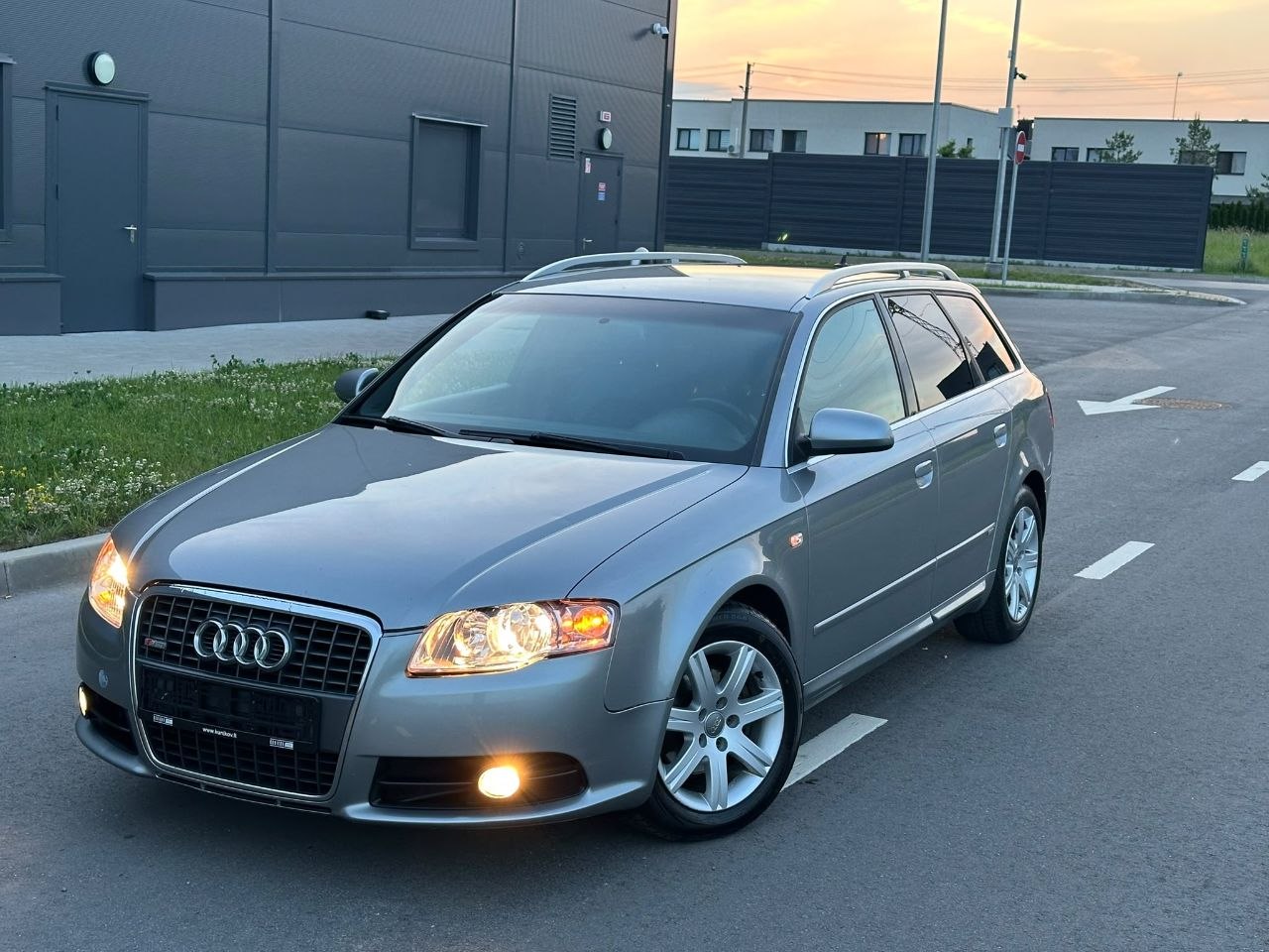 Audi A4B7 S-line 2.0 — фото 1