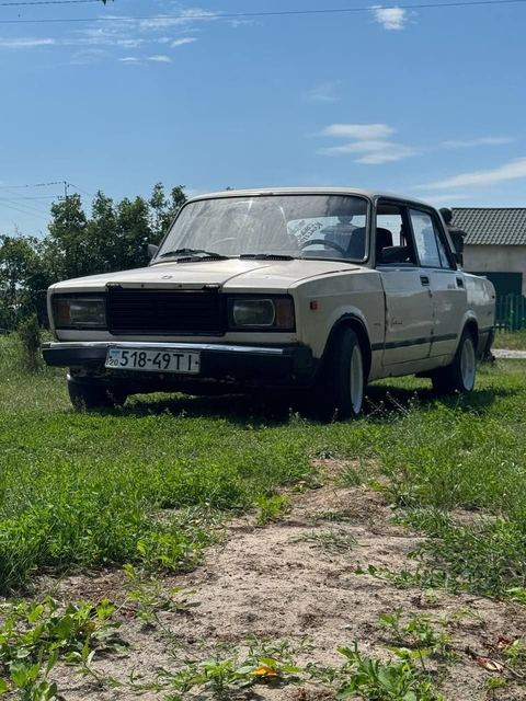 Lada 2107.