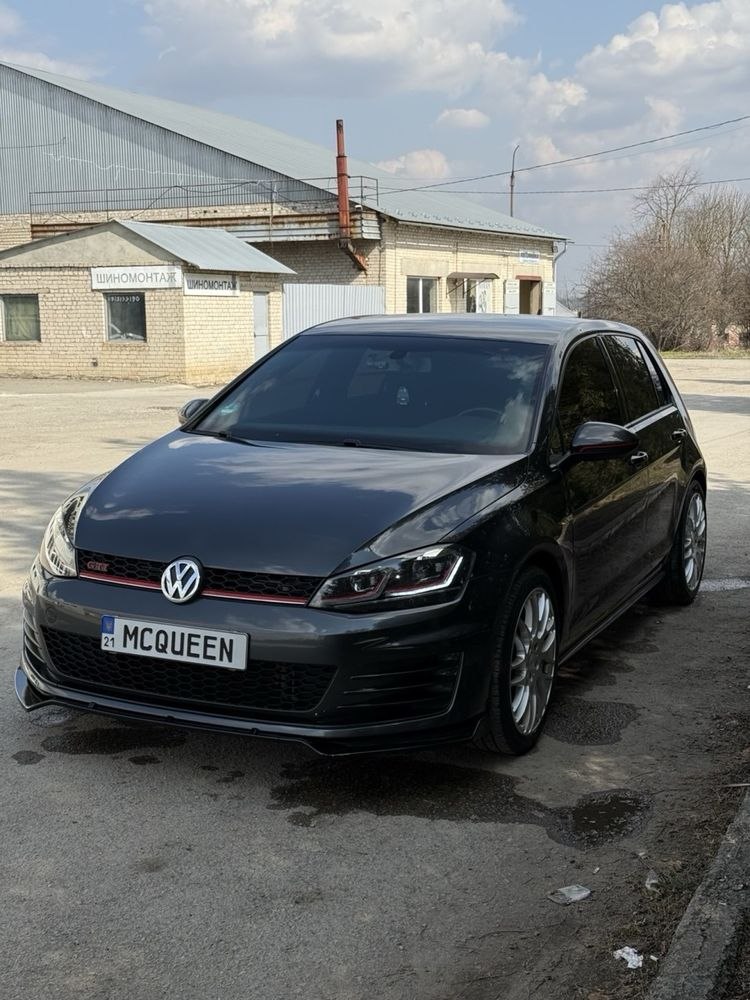 Volkswagen Golf GTI — фото 1
