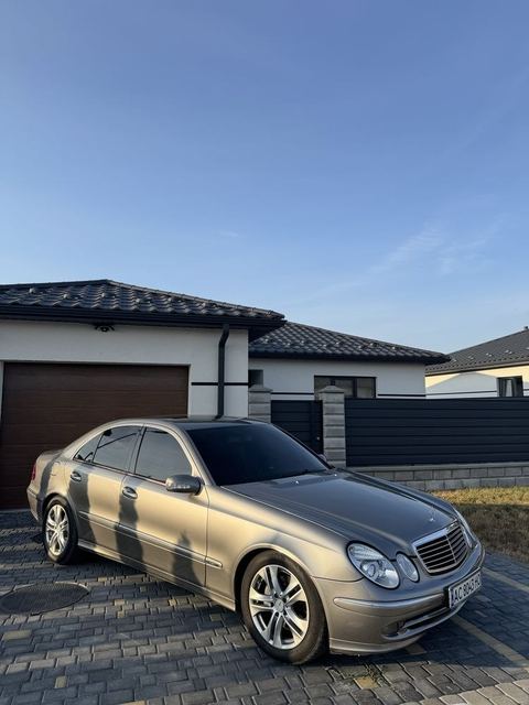 Mercedes-Benz E 320