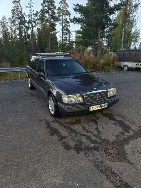 Mercedes-Benz 220