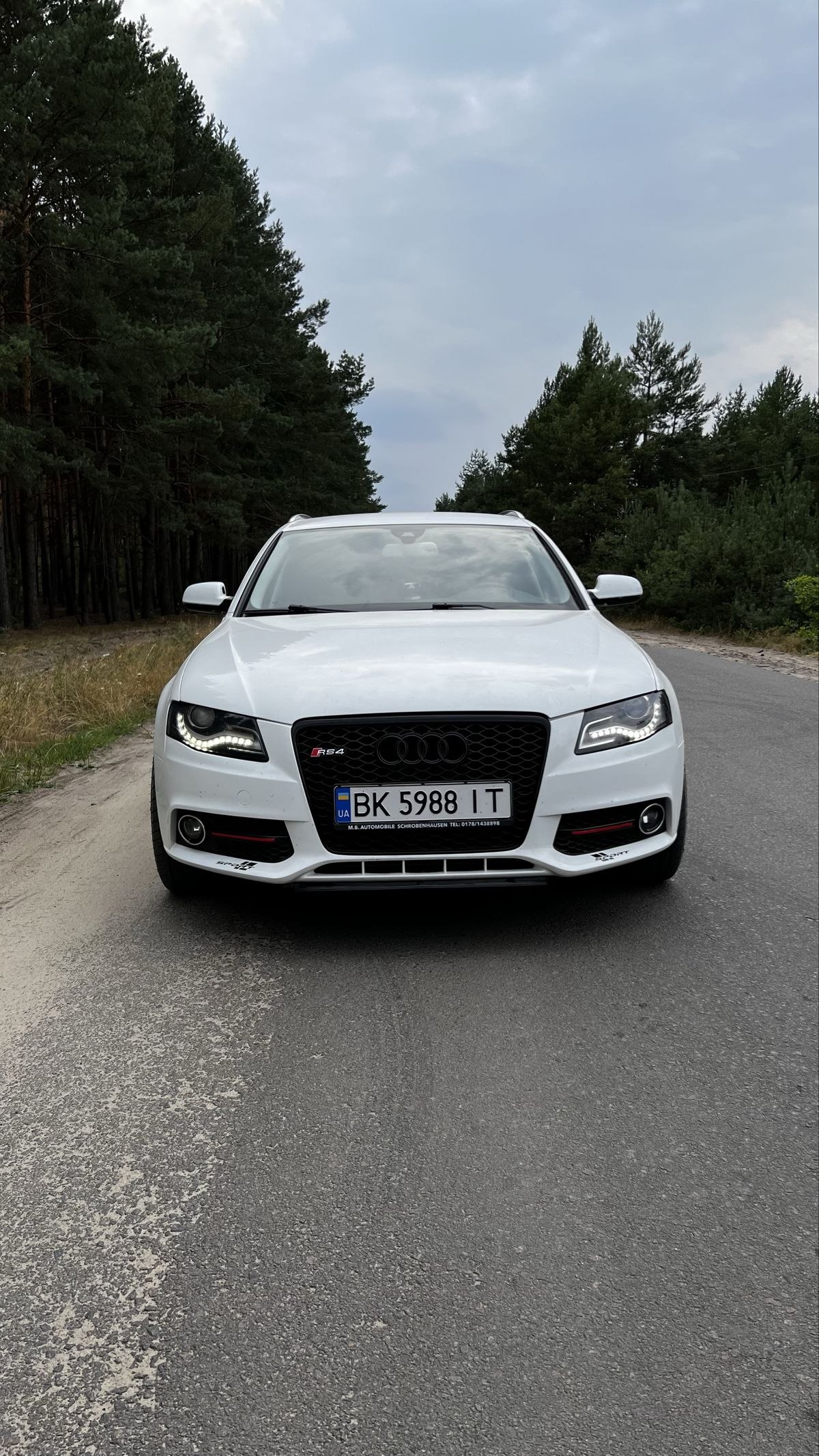 Audi A4 — фото 1