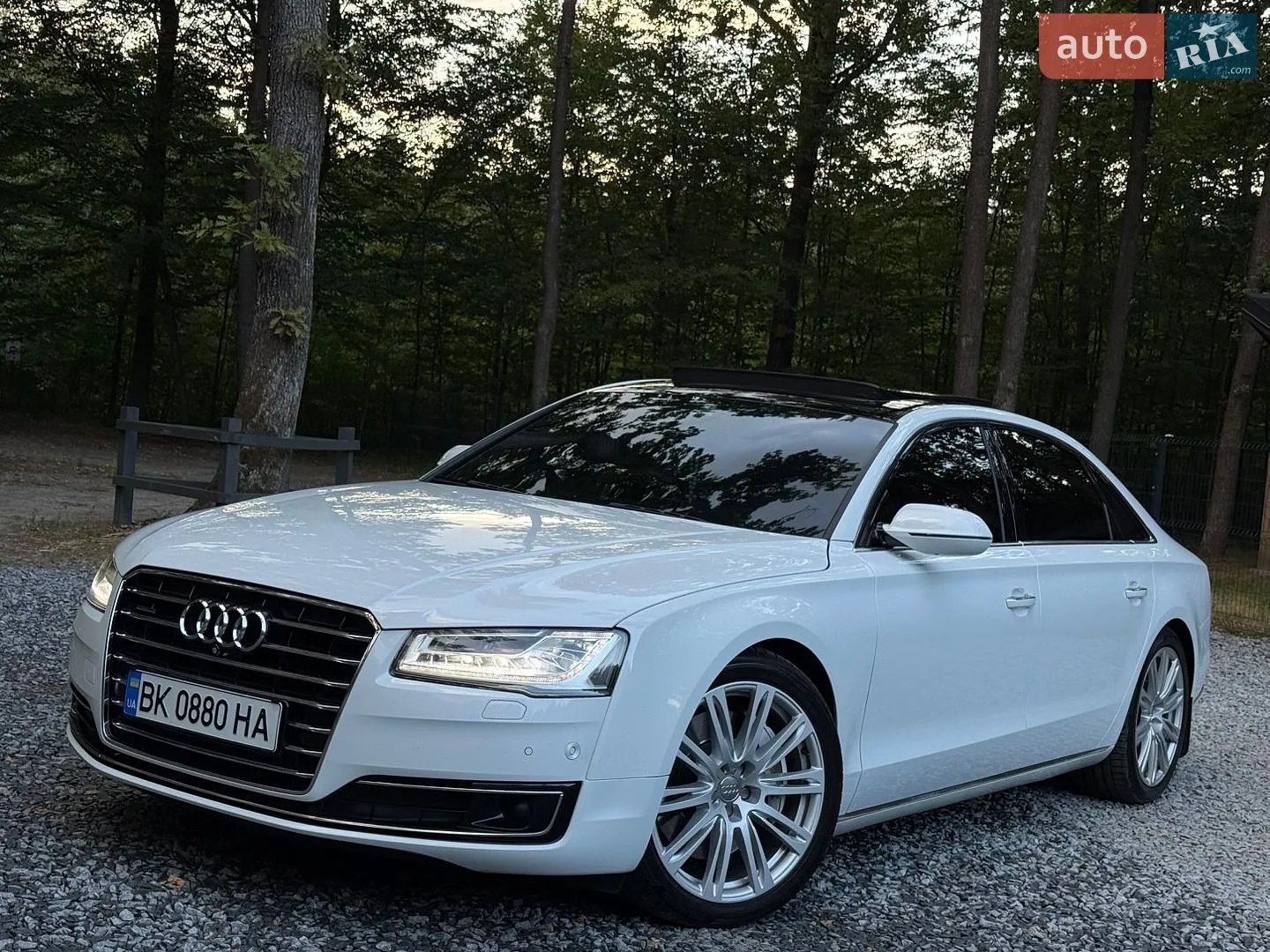 Audi A8 — фото 1