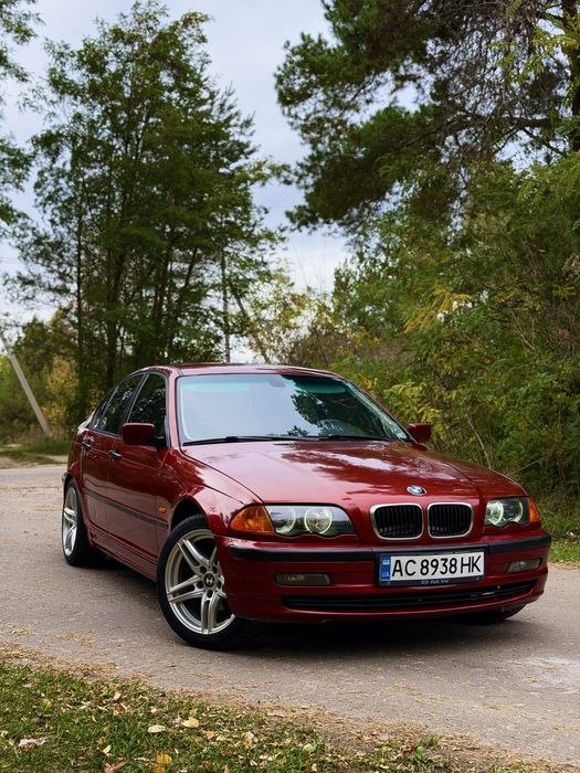 BMW 318I — фото 1