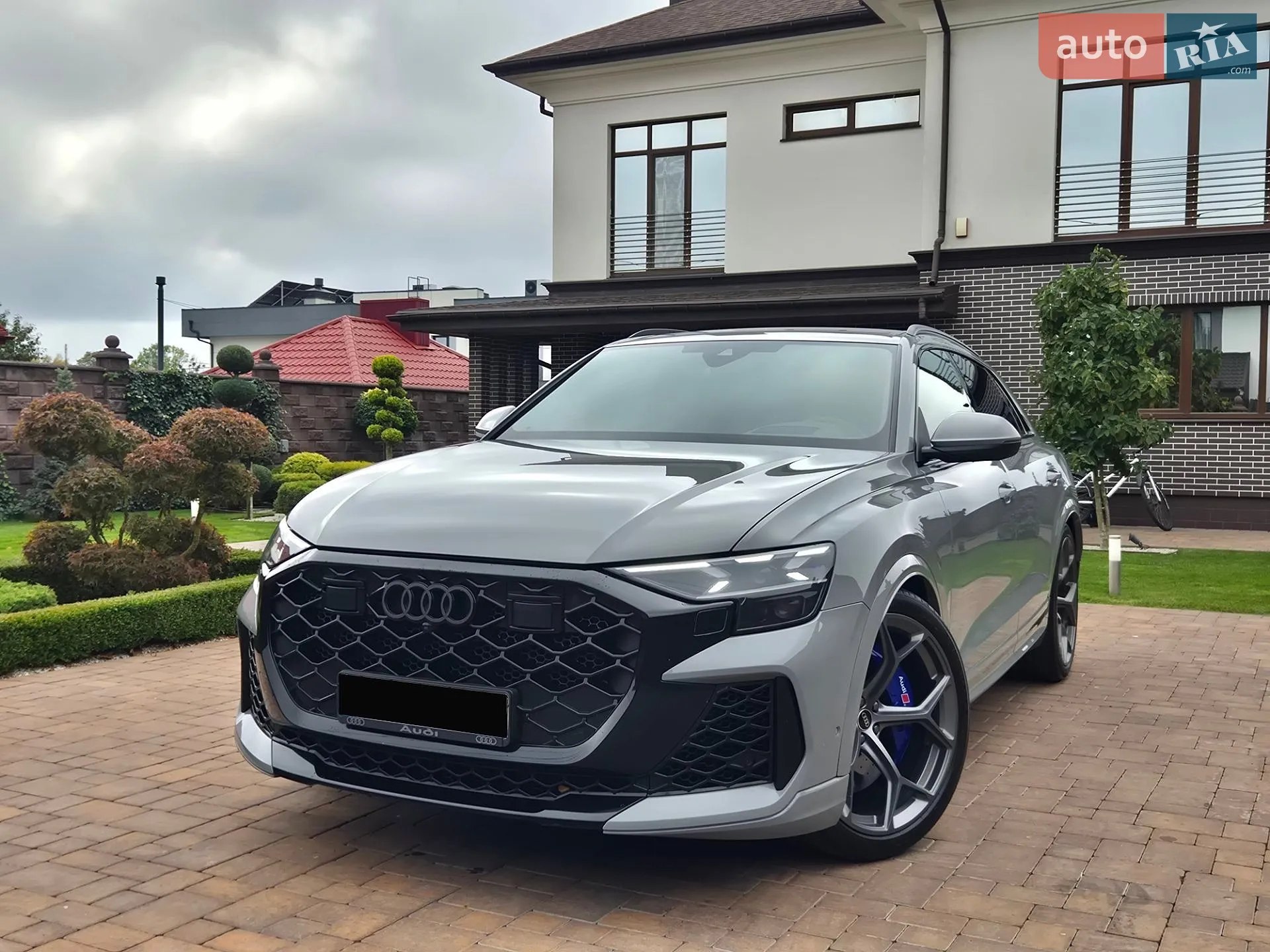 Audi RS Q8 — фото 1