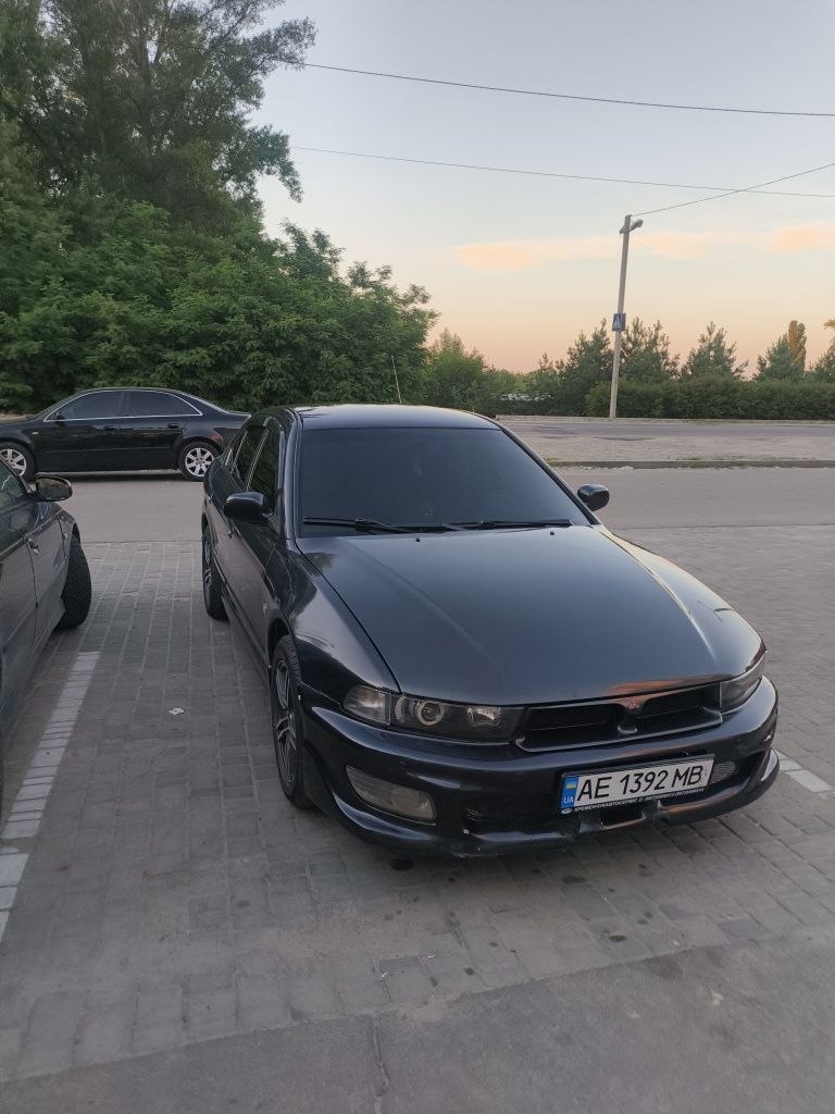Mitsubishi Galant 8