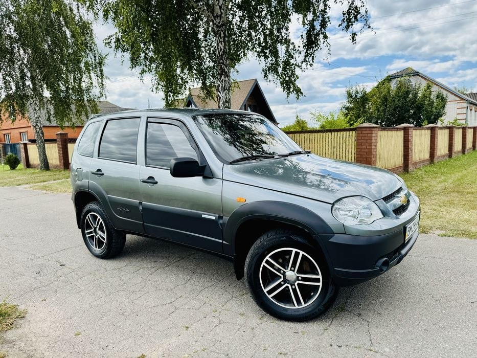 Chevrolet Niva 1.7 GLS 4x4 — фото 1