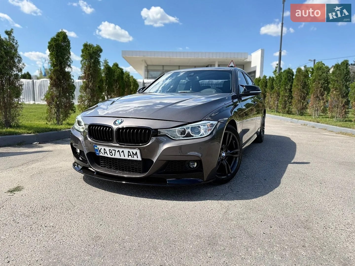 BMW 320d — фото 1