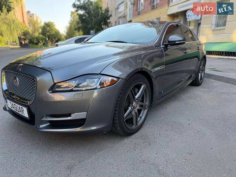 Jaguar XJ