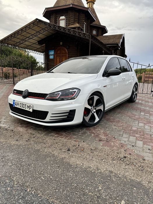 Volkswagen Golf GTI — фото 1