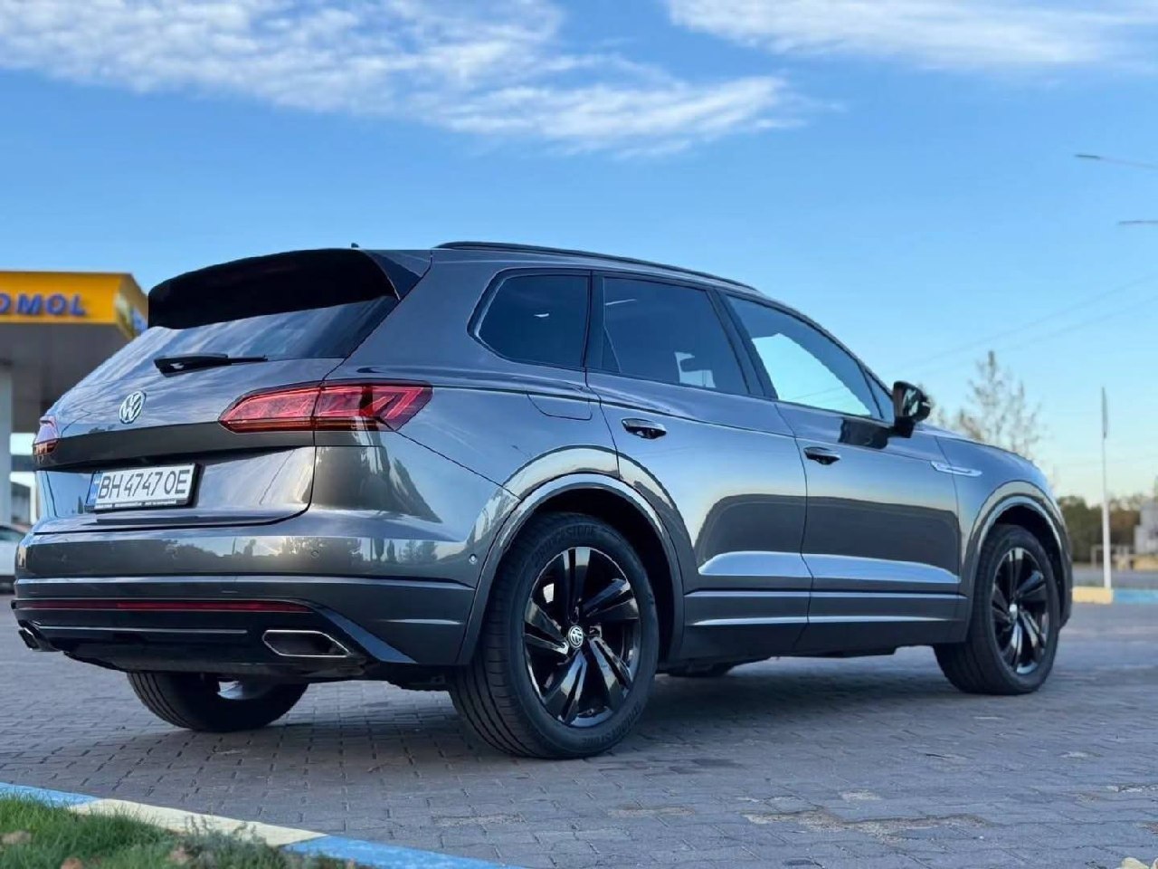Volkswagen Touareg R-Line — фото 1