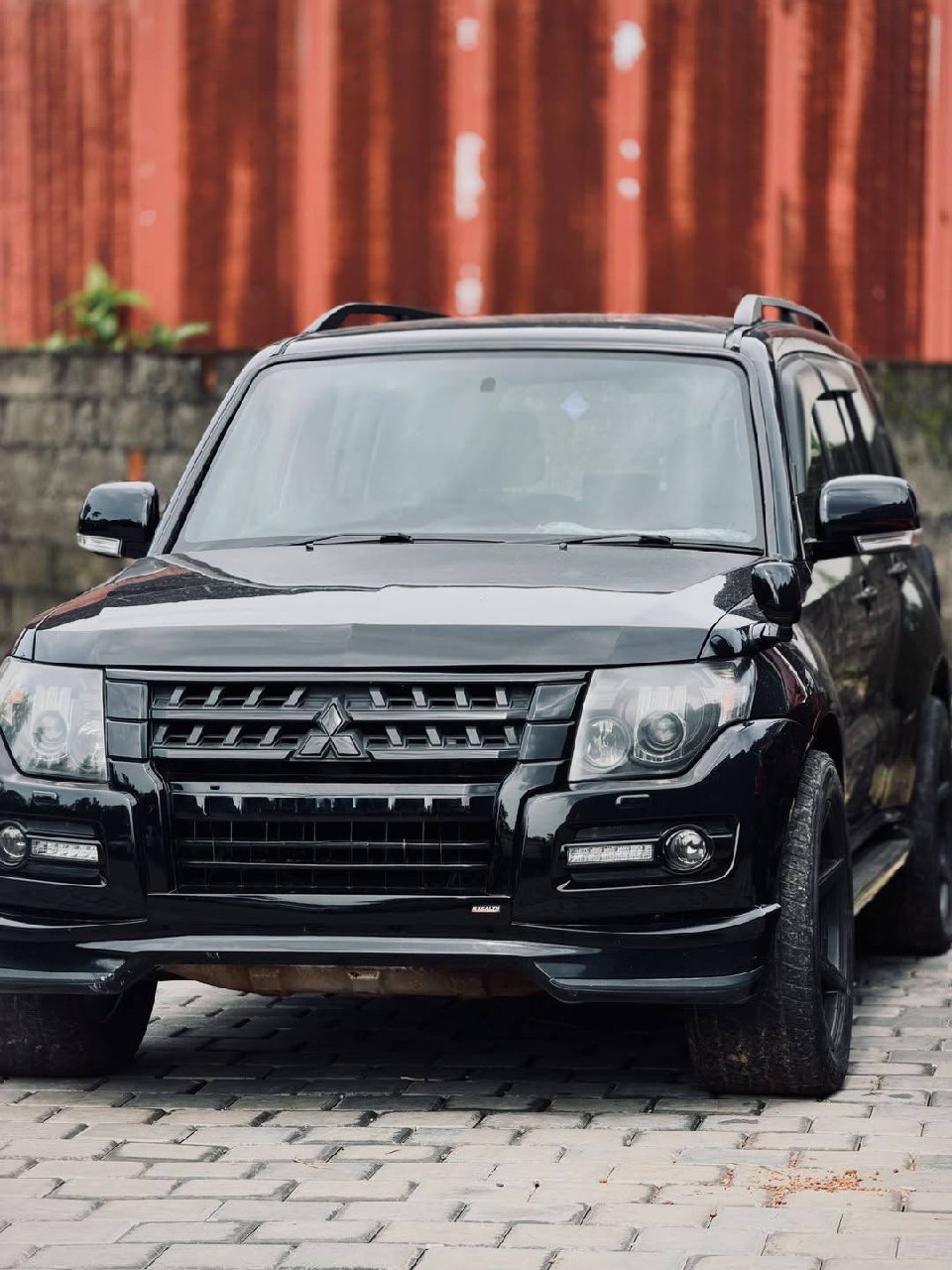 Mitsubishi Pajero Wagon — фото 1