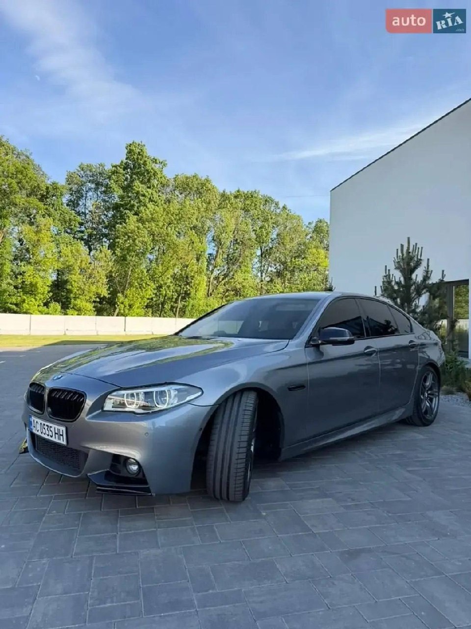 BMW 5 Series — фото 1