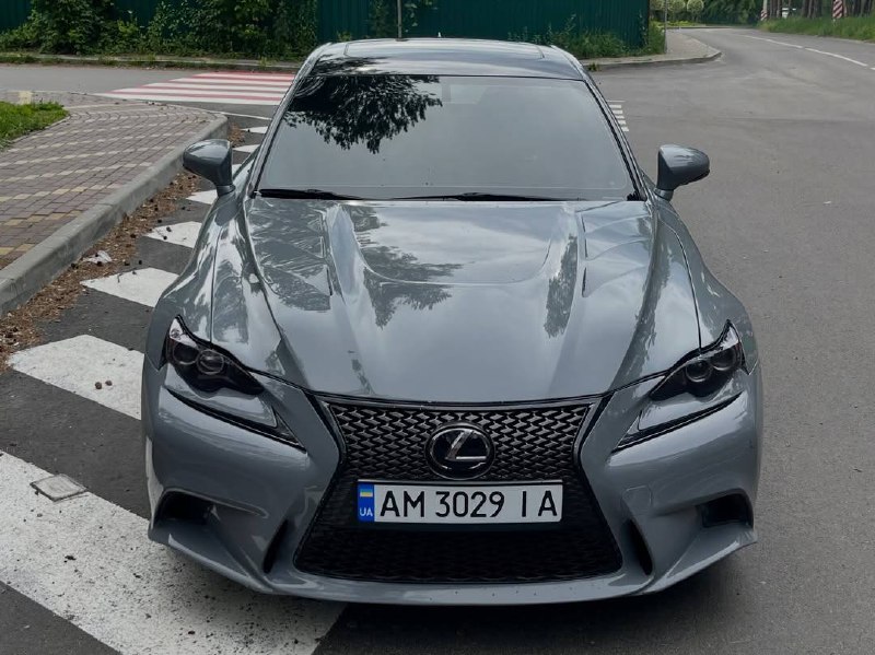 Lexus is200t