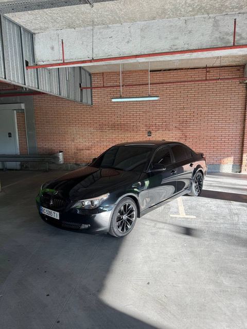 BMW 520I