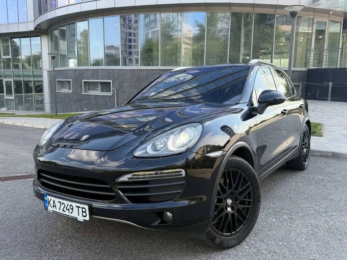 Porsche Cayenne — фото 1