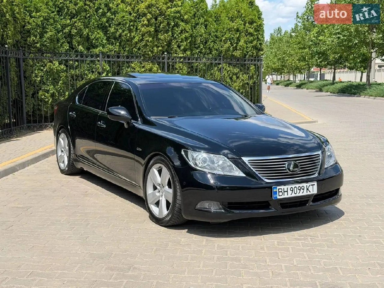 Lexus LS