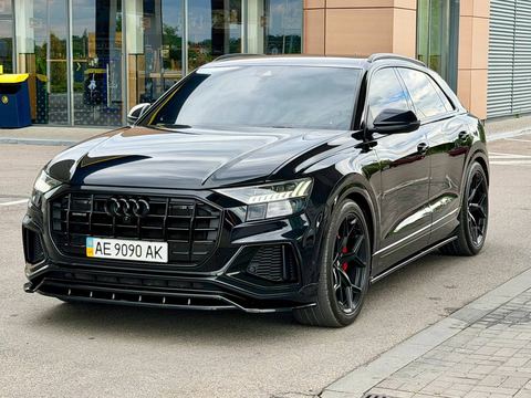 Audi Q8 S-line