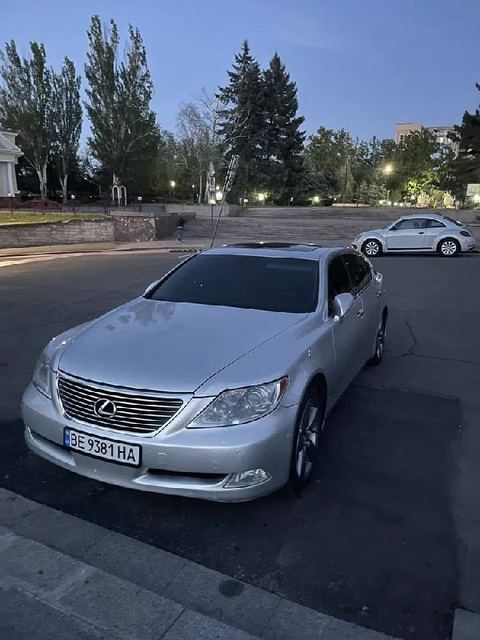 Lexus LS