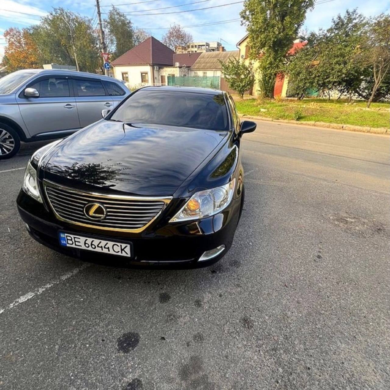 Lexus LS