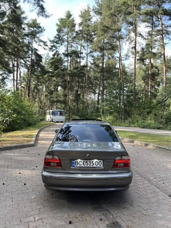 BMW 5 Series — фото 1