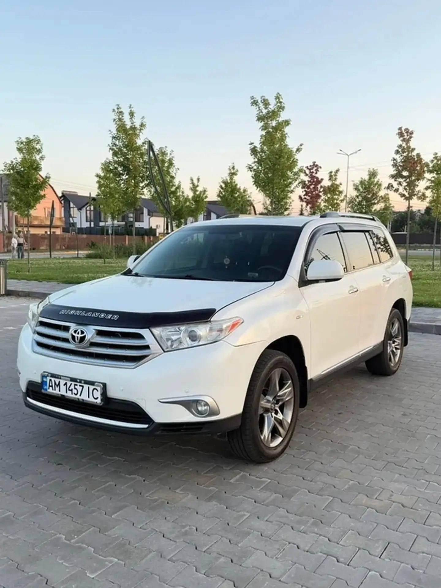 Toyota Highlander — фото 1