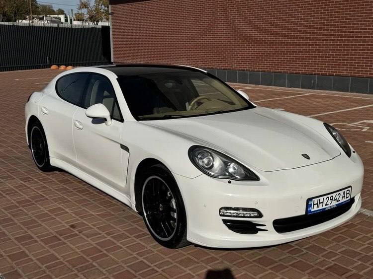 Porsche Panamera — фото 1