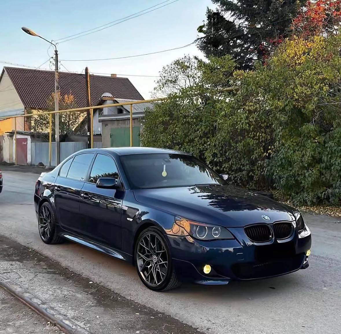 BMW 5 Series — фото 1
