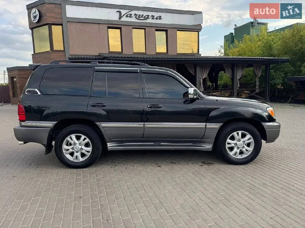Lexus LX — фото 1
