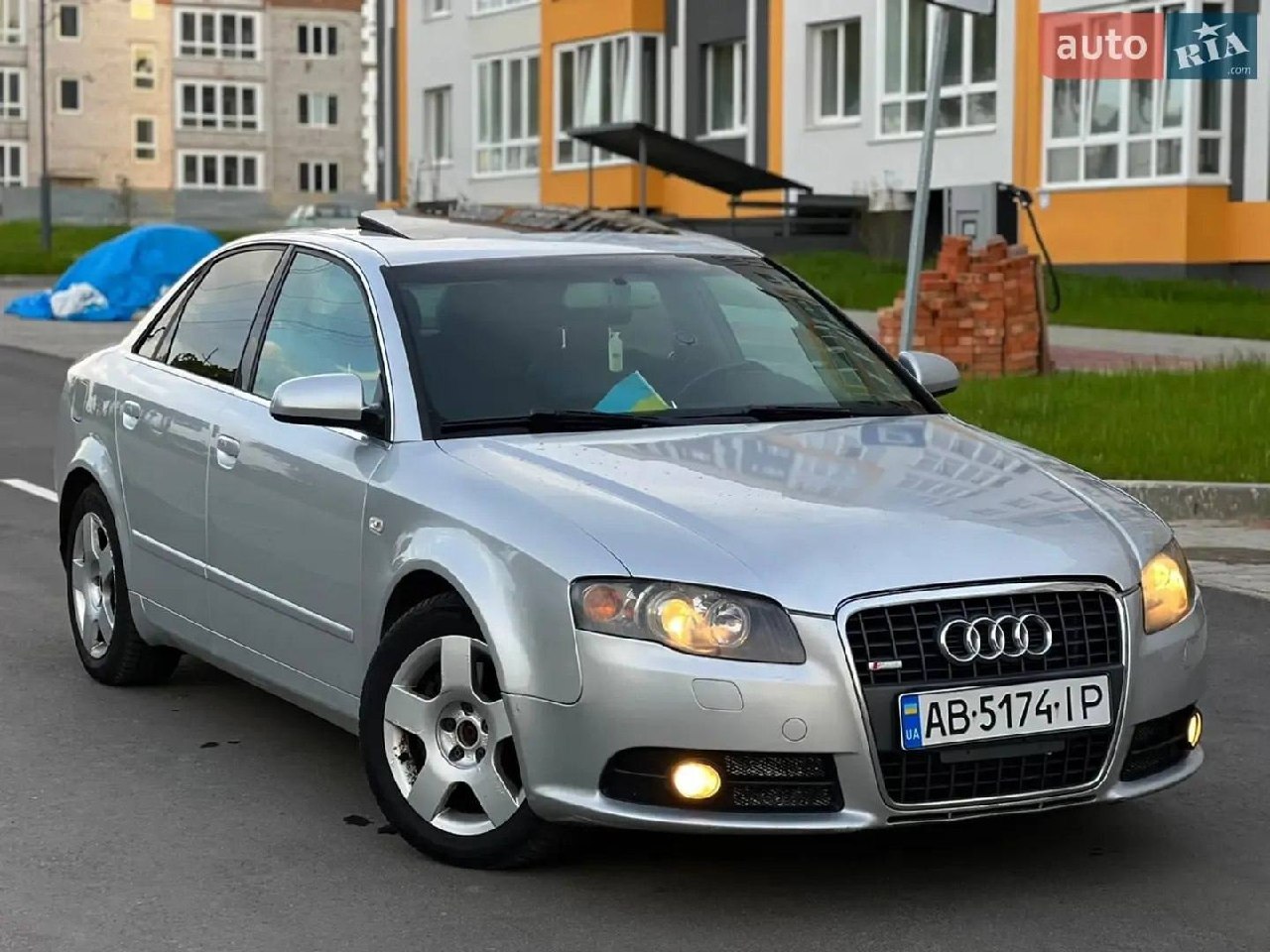Audi A4 — фото 1