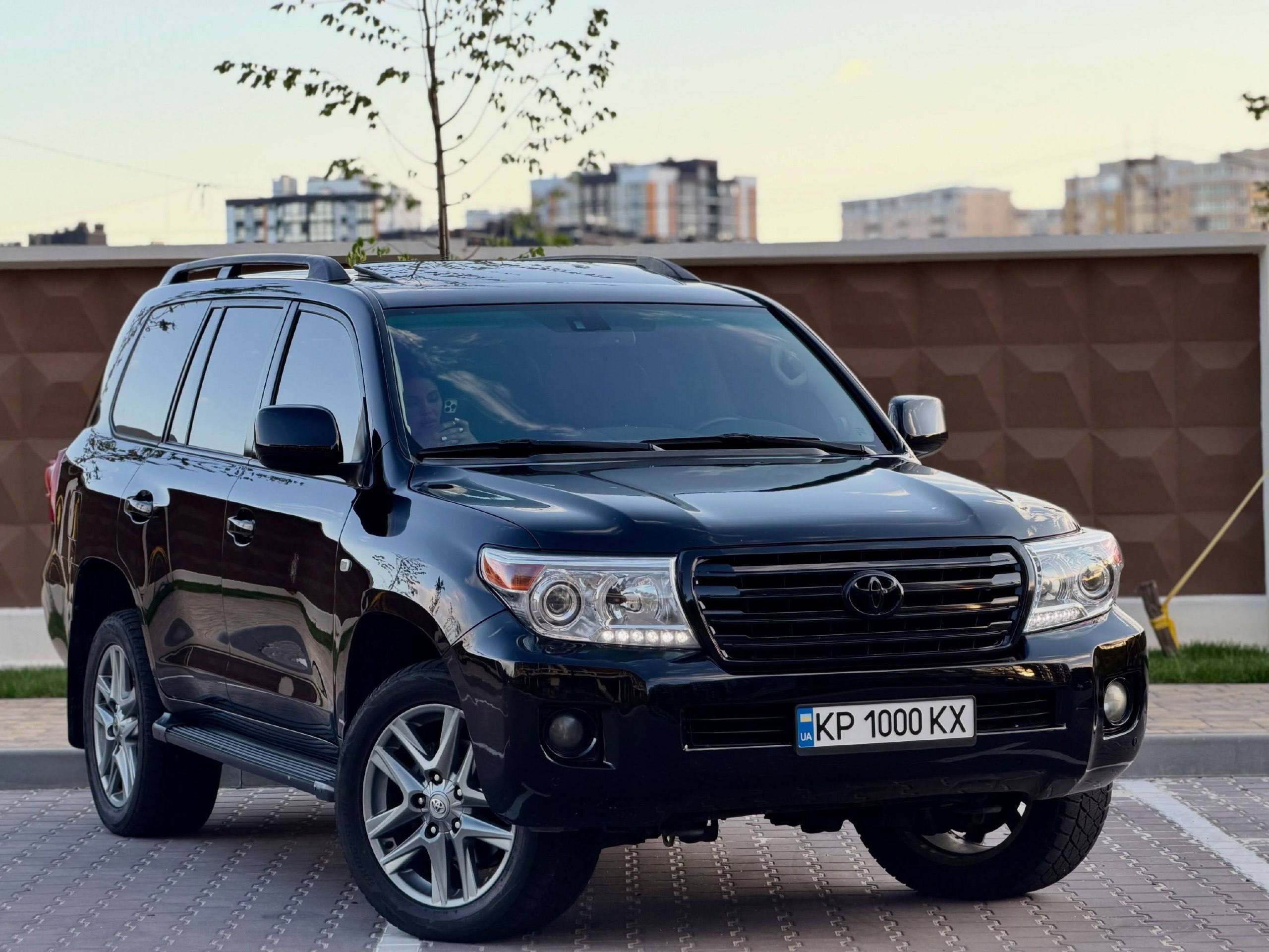 Toyota LAND CRUISER 200 4.5D — фото 1
