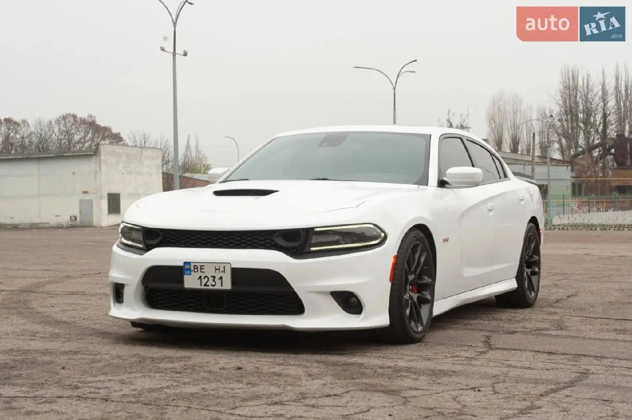 Dodge Charger — фото 1