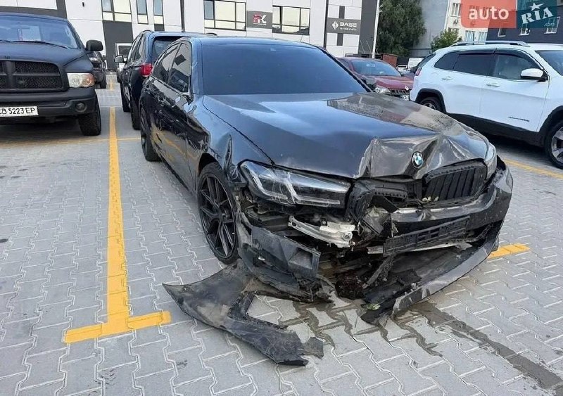 BMW 5 Series — фото 1