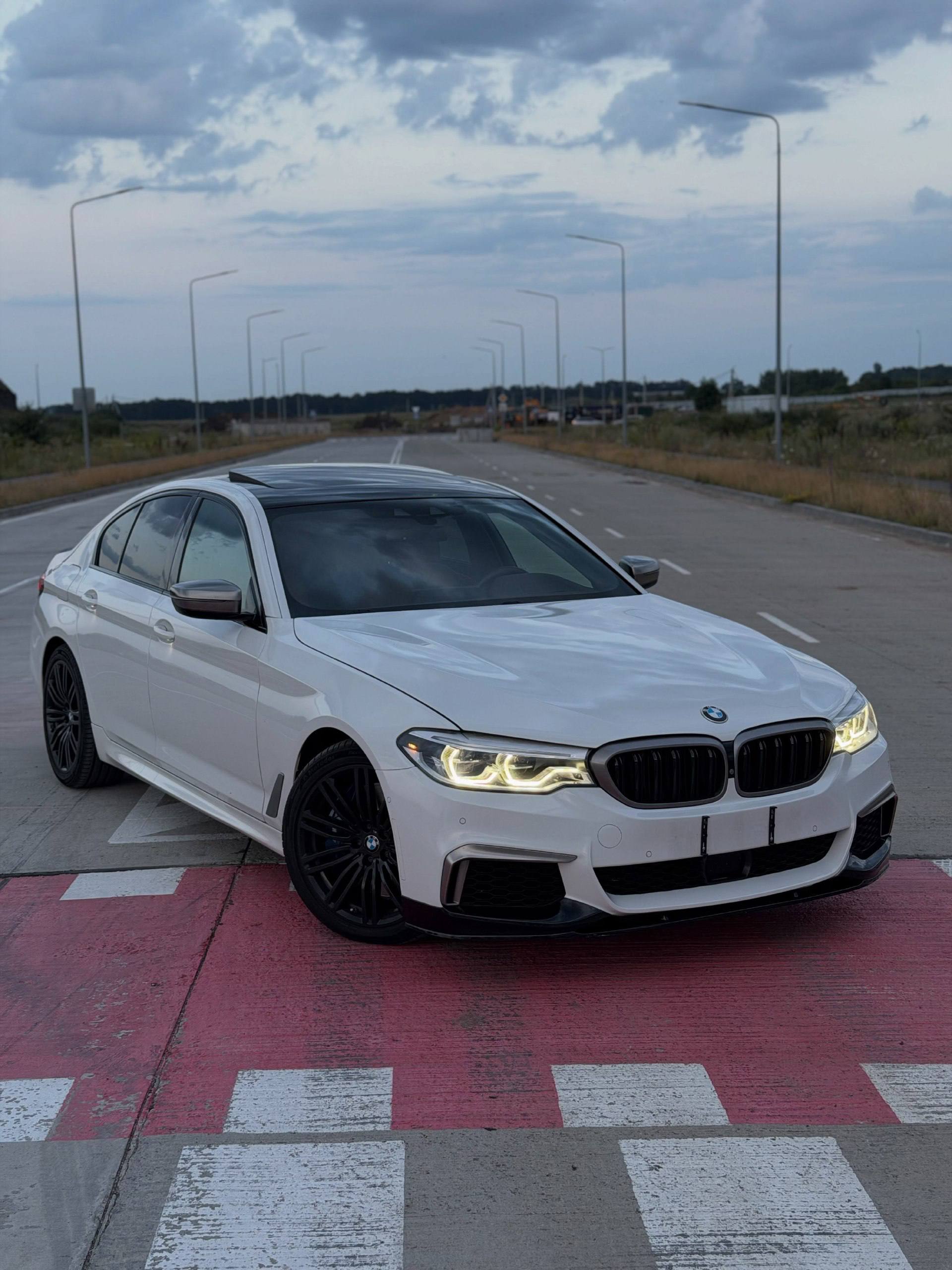 BMW M550i xDrive — фото 1