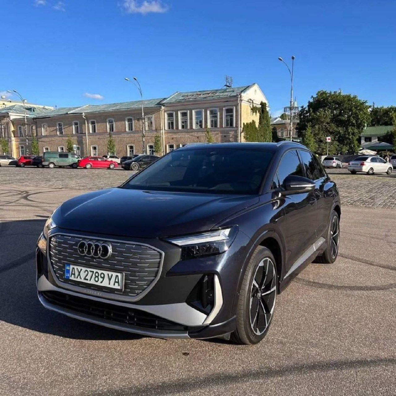 Audi Q4 e-tron — фото 1