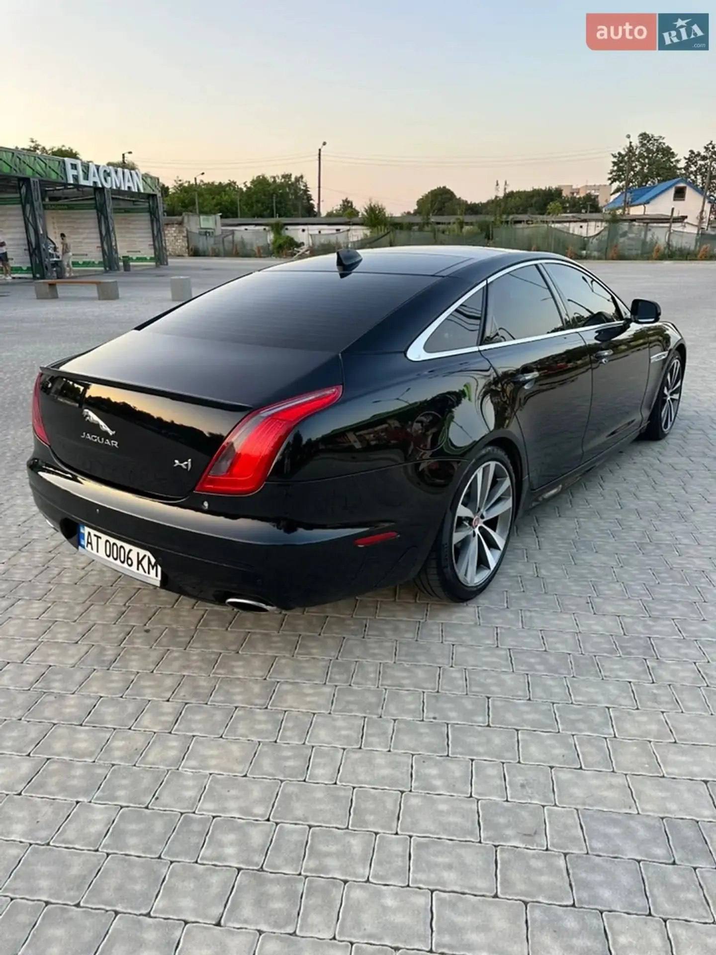 Jaguar XJ — фото 1