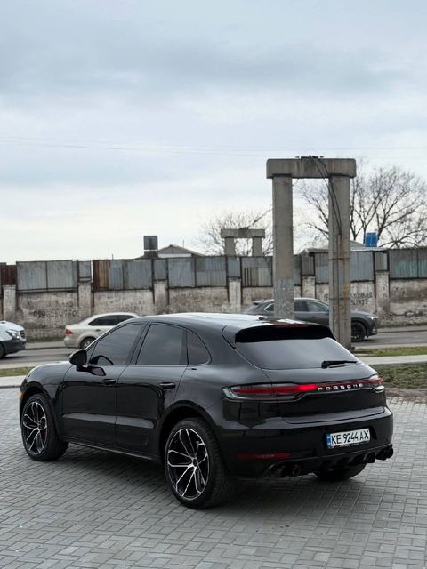 Porsche Macan Turbo — фото 1