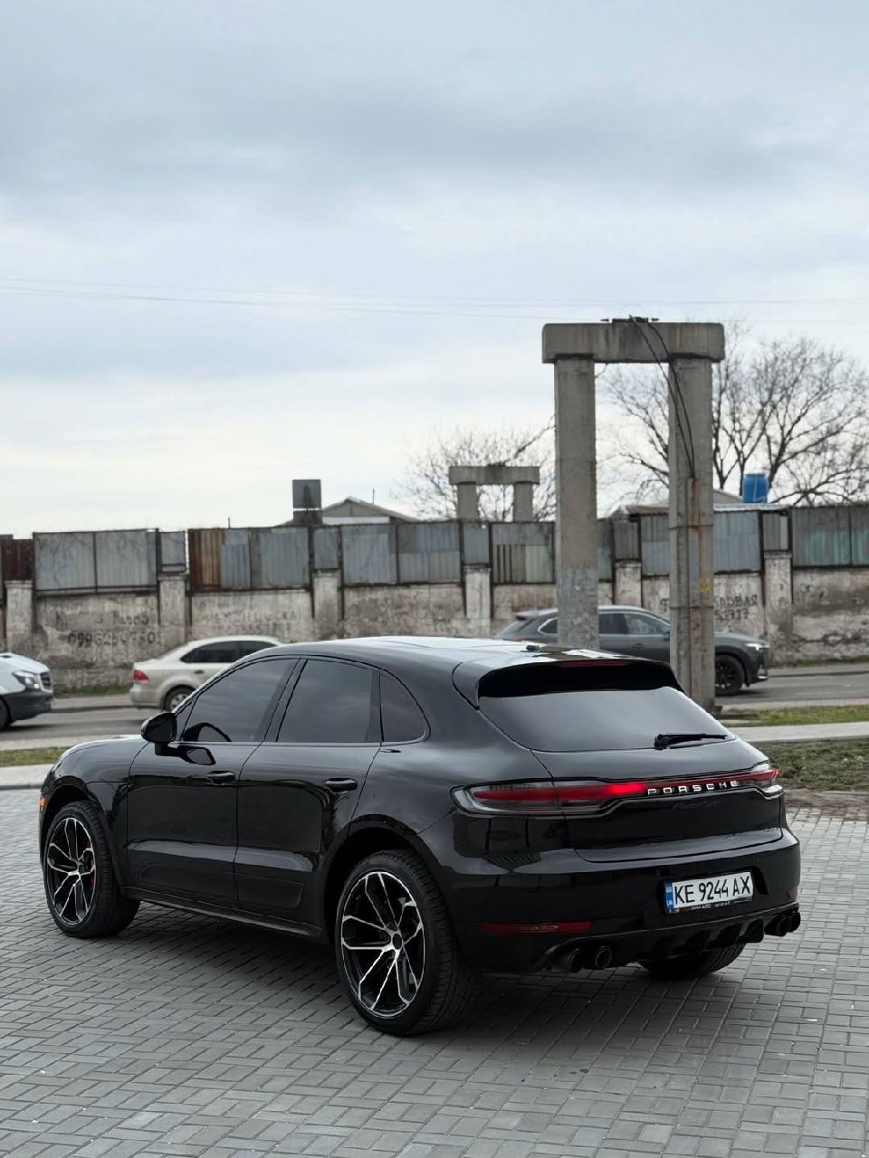 Porsche Macan Turbo — фото 1