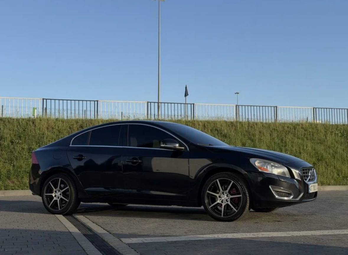 Volvo S60 — фото 1