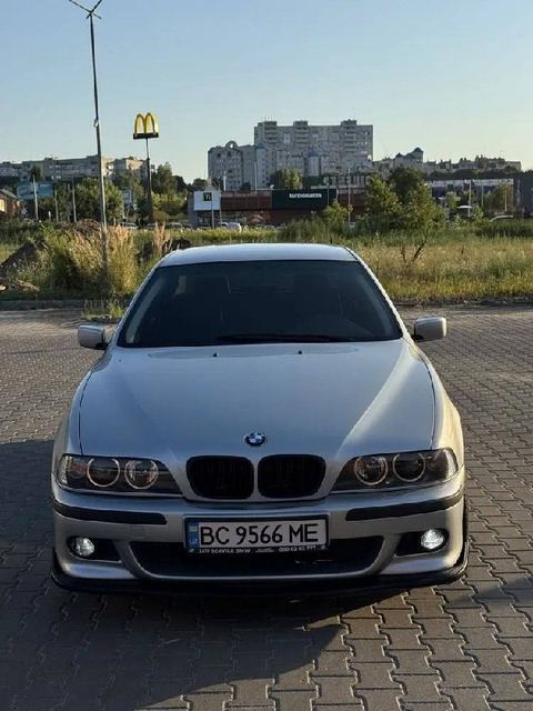 BMW 528i