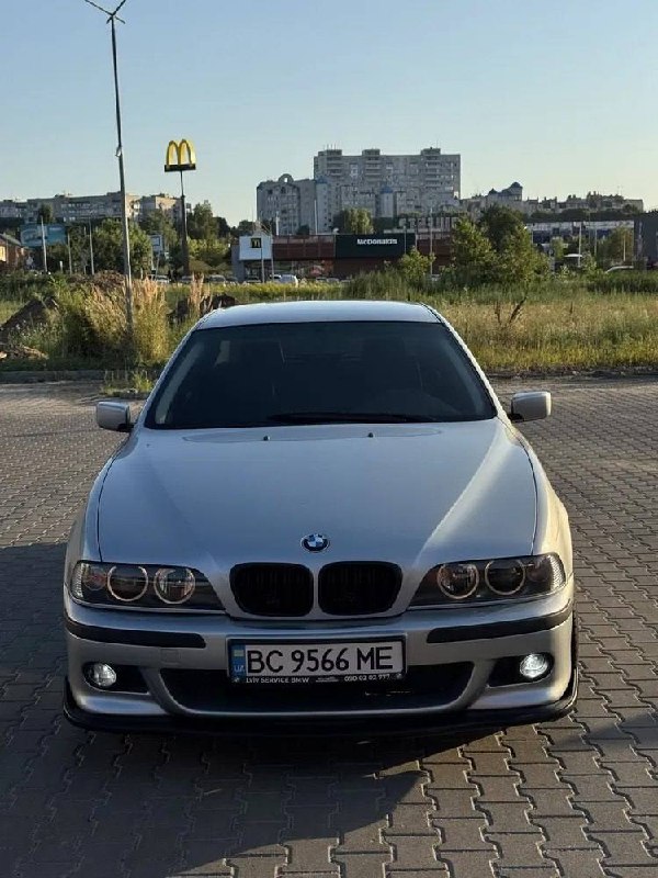 BMW 528i — фото 1