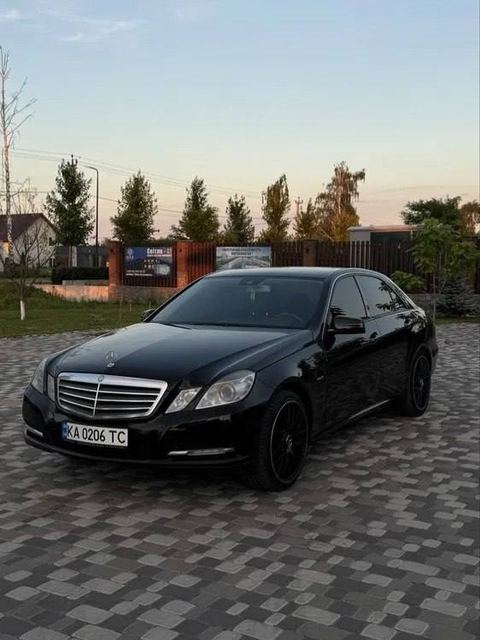 Mercedes-Benz E200