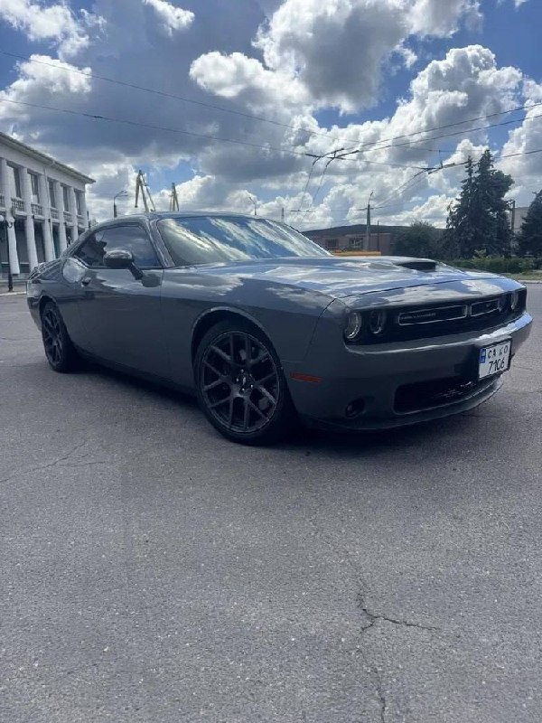 Dodge Challenger — фото 1