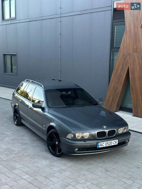 BMW 5 Series — фото 1