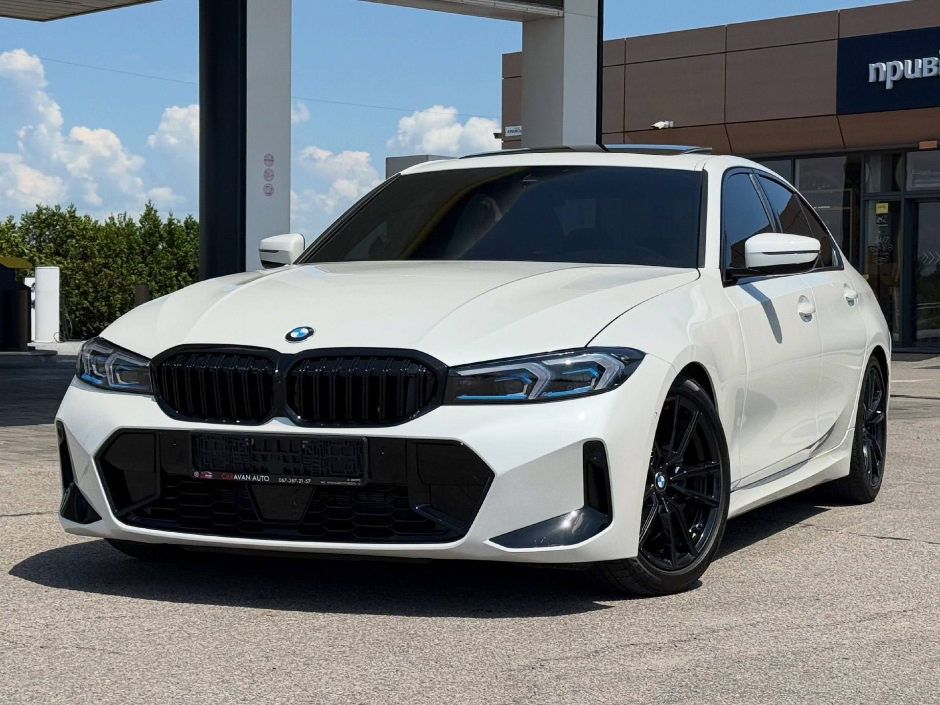 BMW 330i xDrive — фото 1