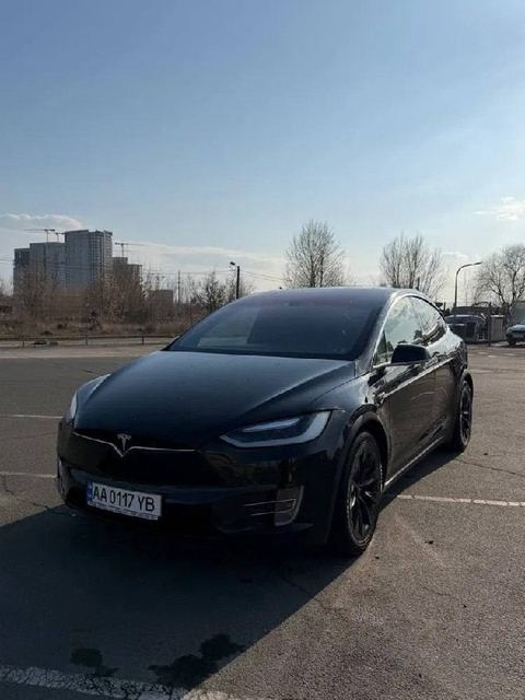 Tesla Model X — фото 1