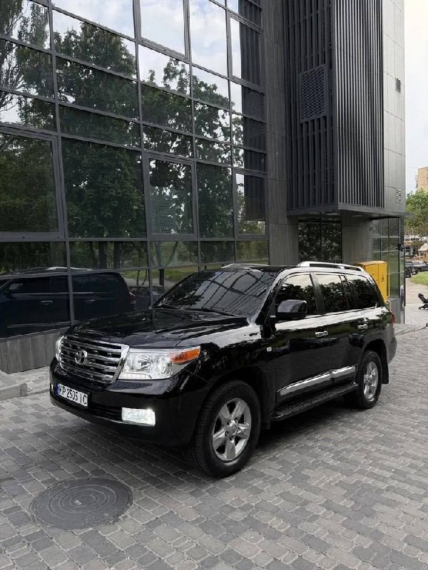 Toyota Land Cruiser 200 — фото 1